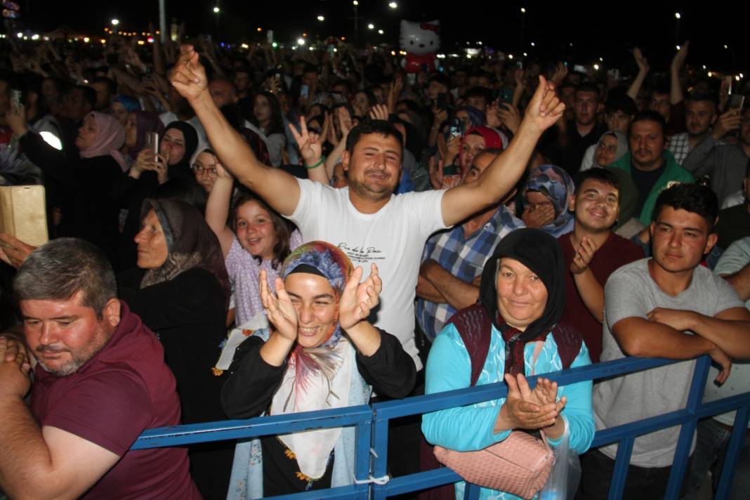 Konya’da göl manzaralı festival sürüyor! Zara sevenleriyle buluştu 1